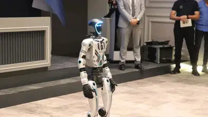 Türkiye'de bir ilk: Melikgazi Belediyesi kadrosuna insansı robot kattı