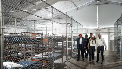 ABD'de 'Timsah Alcatraz' skandalı: Göçmenleri küçük metal kafeslere koymuşlar