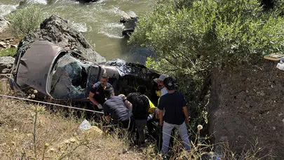 Bingöl'de otomobil dere yatağına devrildi: 1 ölü, 4 yaralı
