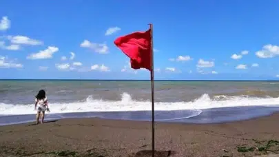 Zonguldak'ta kırmızı bayrak çekildi! Denize girmek tamamen yasaklandı