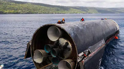 SpaceX tarihinin en büyük operasyonu: Okyanusta bir ay kalan Starship karaya çıkarıldı