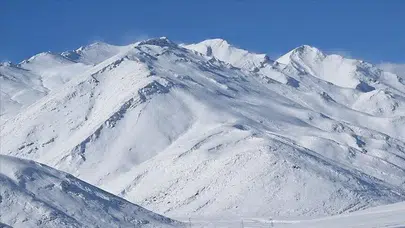 Nepal'de çığ felaketi: 7 bin metrelik dağda 10 kişi kayboldu
