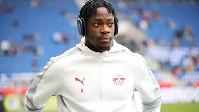 Galatasarayda transfer gelişmesi: Genç savunmacı İstanbul'a ayak bastı
