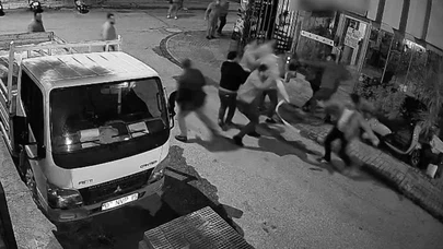Zincir, bıçak ve sopalarla sokak savaşı: Alanya'da alacak verecek kavgası!