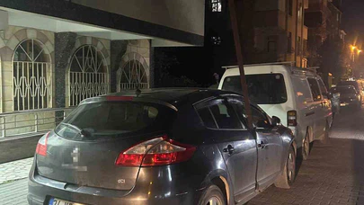 6 metrelik demir çubuk otomobile ok gibi saplandı