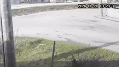 Bolu’da virajı alamayan otomobil dereye uçtu... 3 yaralı, o anlar kamerada!