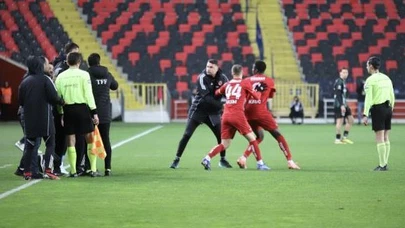 Kırmızı kartla çıkan gerilim büyüdü: Burak Yılmaz’dan hakem tepkisi sonrası özür