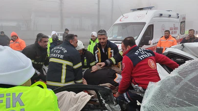 Yoğun sis felakete döndü: Burdur’da 4 araç birbirine girdi!