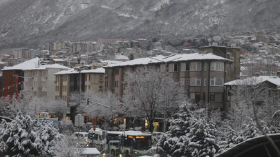 Kar bir gecede geldi, Bursa dondu: Ulaşım durma noktasına geldi!