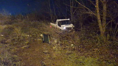 Bursa’da trafik kazası değil adeta domino etkisi... Demir bariyerler araçların üzerine yağmur gibi yağdı!