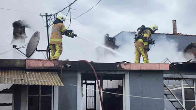 Bursa'da tek katlı ev alevlere teslim oldu: 82 yaşındaki adam hastaneye kaldırıldı!