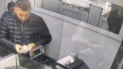 Kuyumcuların kabusu... Sahte altın çetesinin şeytanın aklına gelmeyecek senaryosu kameralara böyle yansıdı!