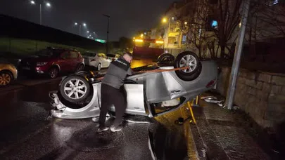Araç takla attı, direk devrildi: Çekmeköy'de feci kaza!