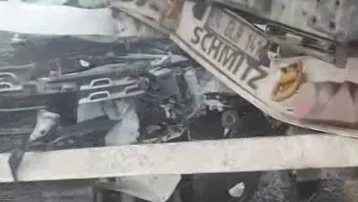 Yollar buz tuttu tır ve 2 araç birbirine girdi: Diyarbakır'da zincirleme kaza!