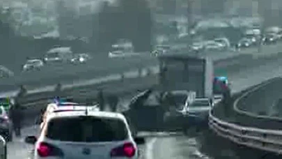 Bir anda oldu! Diyarbakır’da 5 araç kaygan yolda çarpıştı