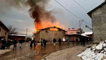 Ahır, minibüs, traktör... Kütahya’da sabah üçlüsüne yangın şoku!
