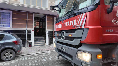 Esenyurt’ta sinir krizi sokağa taştı, otomobilin kaputunda dua etti! O psikolojik çöküş anbean kamerada...