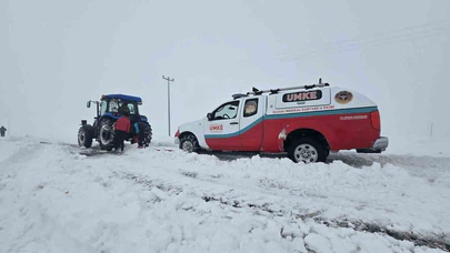 Yoğun kar altında zamanla yarış: Evde doğum yapan anne ve bebeği kurtarıldı!