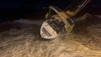 Muğla’da fırtına kıyıya vurdu... Yelkenli tekneler sürüklendi, faciadan dönüldü!