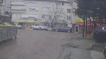 Ağaç, araç, bina paramparça... Beşiktaş’ta ölümle burun buruna getiren kaza kamerada!