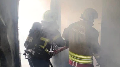 Hatay’da depremzedelerin umut evi yandı: Ailenin konteyneri küle döndü!