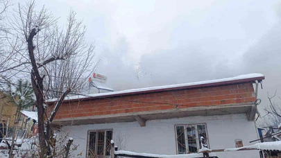 Çatıdaki yangın yüreklere ateş düşürdü! İnegöl'de itfaiye zamanla yarıştı...