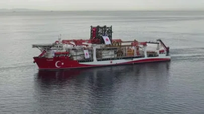 Yıldırım sondaj gemisi İstanbul Boğazı’nda... Karadeniz’deki görevine hazırlanıyor!