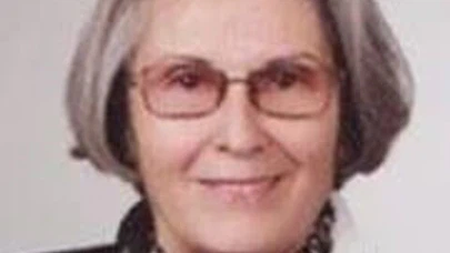 İzmir’de evlerinde ölü bulunan anne ve kızı son yolculuğuna uğurlandı