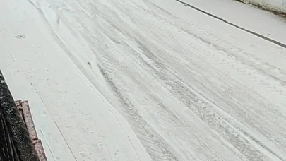 Denizli'de yollar kayak pisti oldu: Kamyonet kendi kendine indi