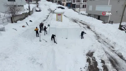 Kız Kulesi’nden sonra şimdi de valilik... Sivas’ta çocuklardan kardan eser şov!