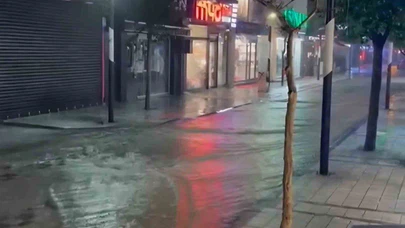 Şiddetli yağış Kırklareli’ni vurdu... Ulaşım aksadı, sokaklar göle döndü!