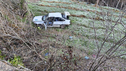 Kontrolden çıkan otomobil şarampole uçtu: 3 yaralı