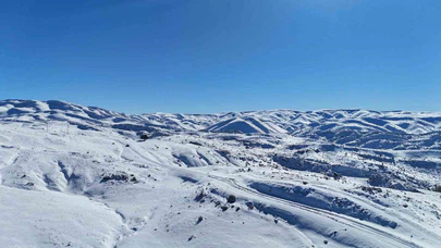 Konya’nın Toros zirvelerinde kar… Kiraz üreticisine moral oldu!