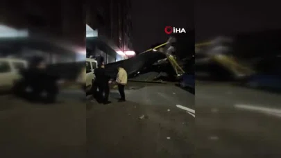 İstanbul’da fırtına alarmı: Çatı uçtu, sokak kapatıldı