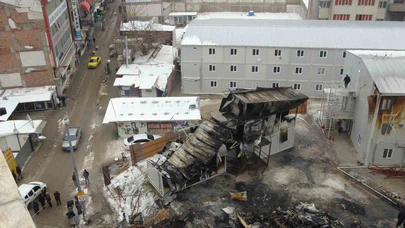 Bir anda alev aldı, geriye demir yığınları kaldı: Malatya’daki şantiye yangın!
