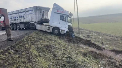 Tır kontrolden çıktı, zaman dondu... Mardin’de ölümün gölgesi yola düştü!