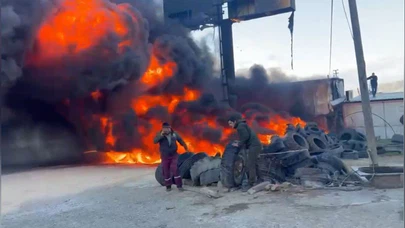 Silifke’de lastikler kül oldu... D-400’ü kara dumanlar kapladı!