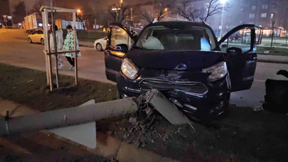 Direksiyonla inattan refüje kaçış! Edirne’de film gibi kaza kameralara yansıdı...