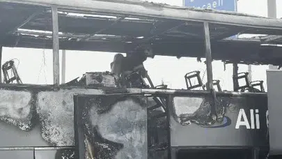 Kocaeli TEM’de otobüste korku anları...Yanık kokusu fark edildi, otobüs alev aldı!