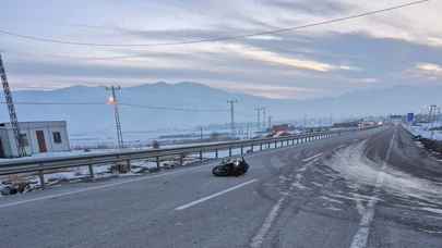 Van’da kaza değil adeta facia... Otomobil motosikleti biçti!