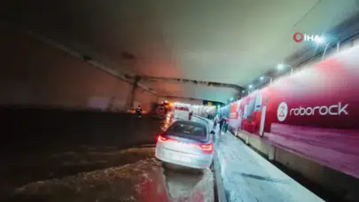 Çalışma sırasında ana boru patladı: Büyükdere Caddesi göle döndü!