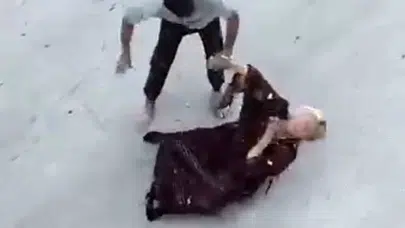 Cadde ortasında boğazını sıkıp yerde sürükledi: Dehşet anlarının ardından skandal karar!