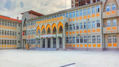 Esenyurt Sezai Karakoç Anadolu Lisesi’nde saldırı mı oldu, ne yaşandı, kaç öğrenci yaralandı, şüpheli gözaltında mı?