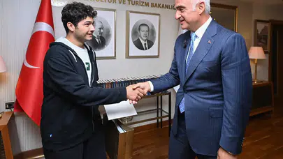 Kültür ve Turizm Bakanı Ersoy'dan YKS derecesi yapan Ahmet Deniz'e tebrik
