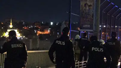 Haliç Köprüsü'nde ne oldu, intihar girişiminde bulunan kişi ikna edildi mi, durum son dakika nasıl?