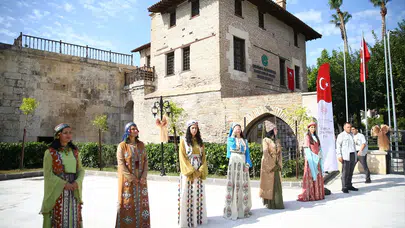 Adana'da 600 yıllık lezzet şöleni: 'Selamlık Sofra Miras Evi' tarihi mutfak kültürünü canlandırdı!