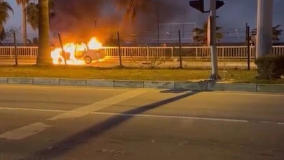 Alanya'da korku filmini aratmayan anlar: Bir anlık dikkatsizlik, alev alev bir araç!