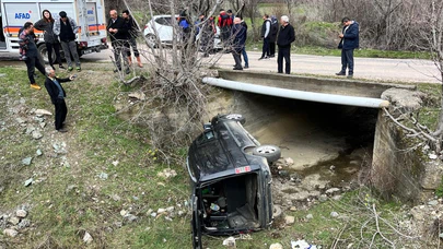 Amasya’da kamyonet menfeze devrildi: 3 yaralı