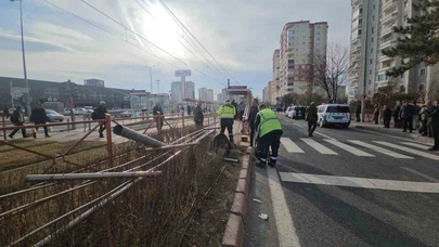 Kayseri'de tramvay bekleyenlere ölüm çarptı... Bir direksiyon kırıldı, 3 can yere savruldu!