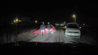 Araç şarampolde, engelli sürücü de araçta mahsur kaldı